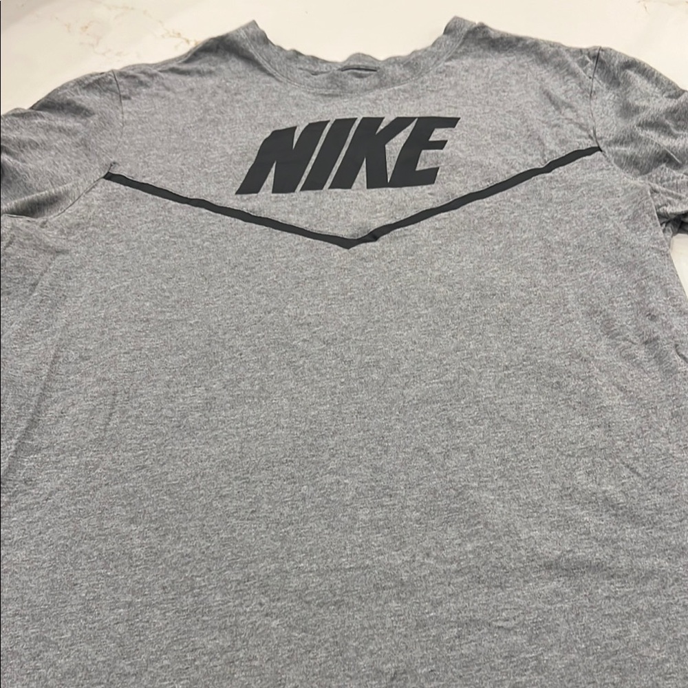 Nike Men's Gray T-Shirt